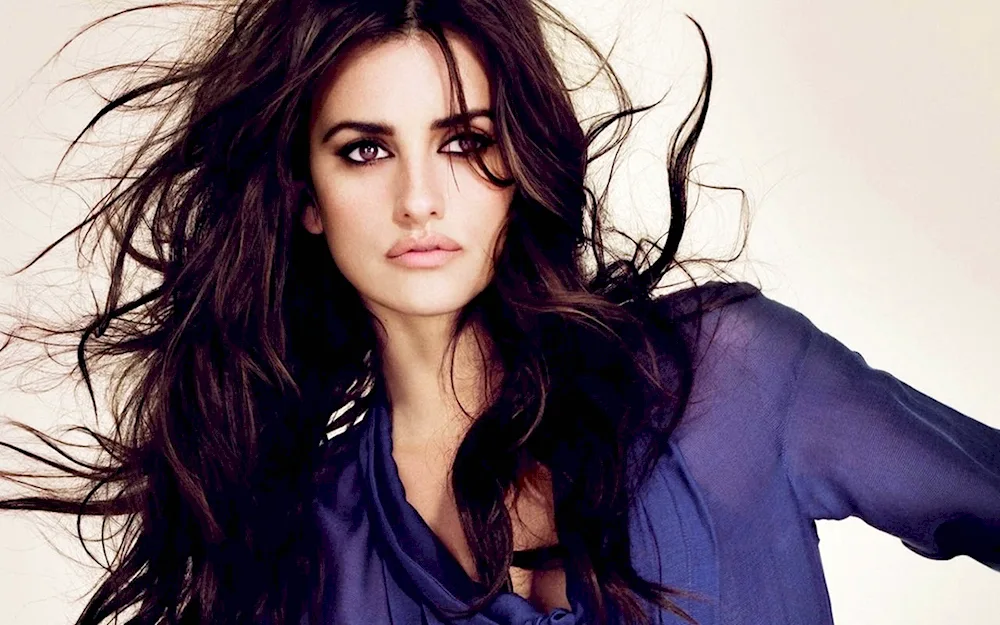 Penelope Cruz hairstyle