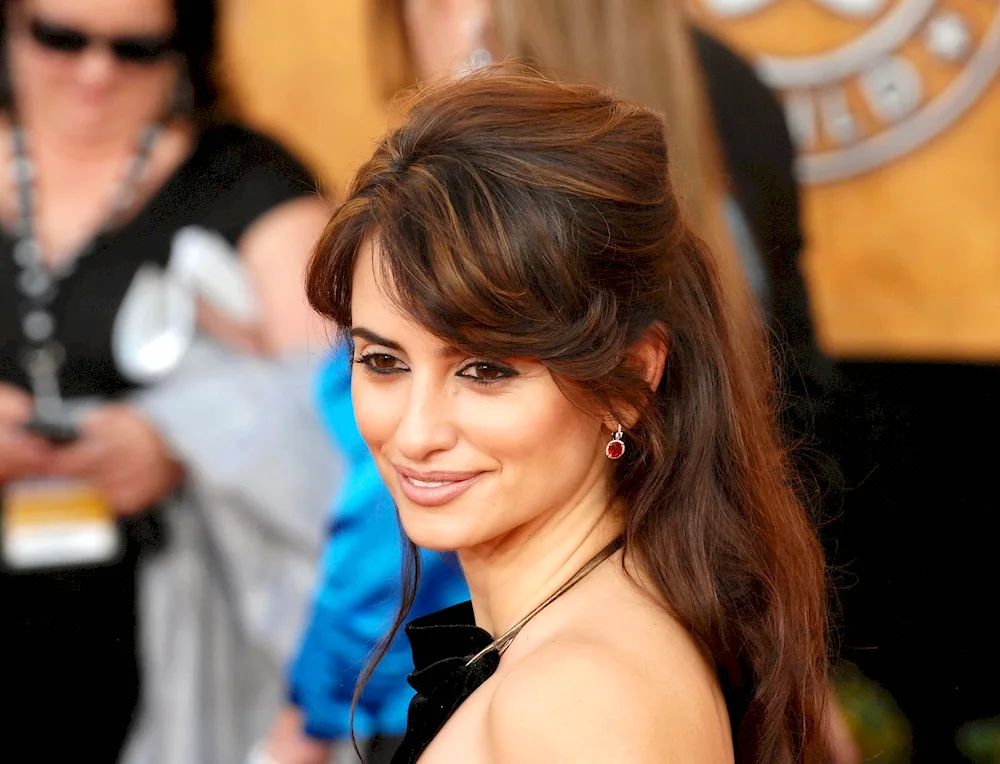 Penelope Cruz hairstyle