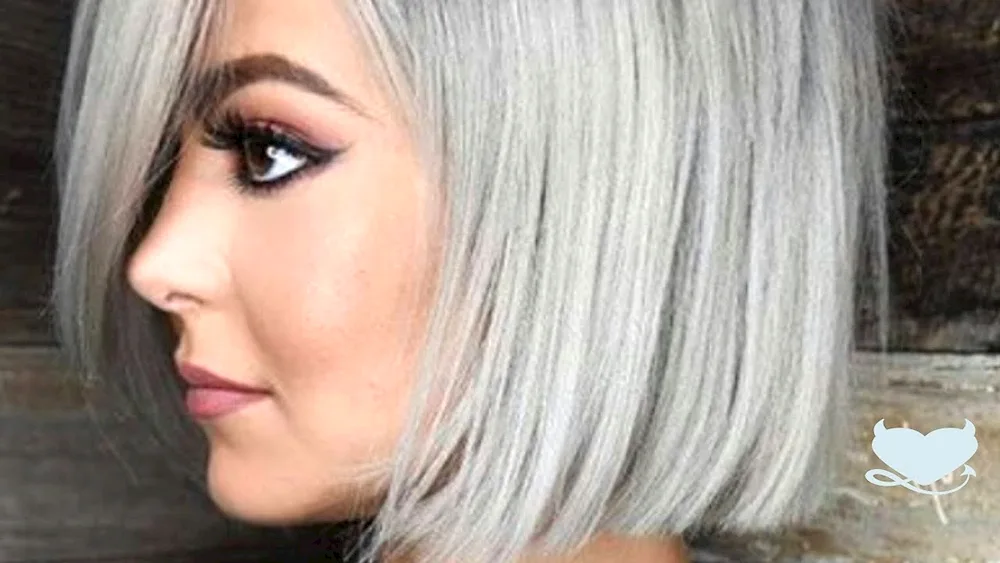 Pepel coloured graduated bob