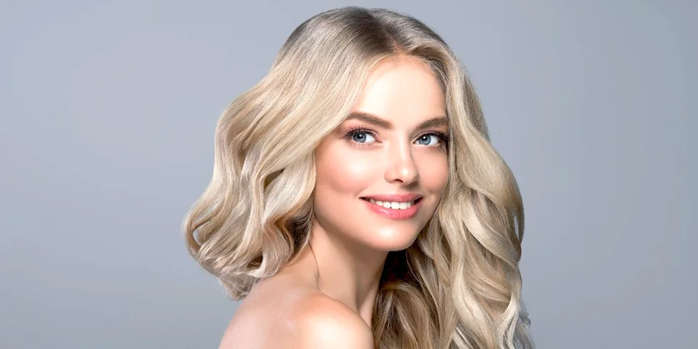 Claudia Schiffer in an advertisement of the London blond vellum.