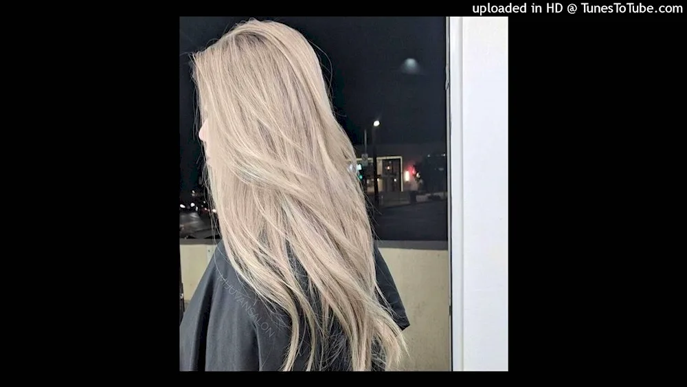 Cara Delevingne ash blonde