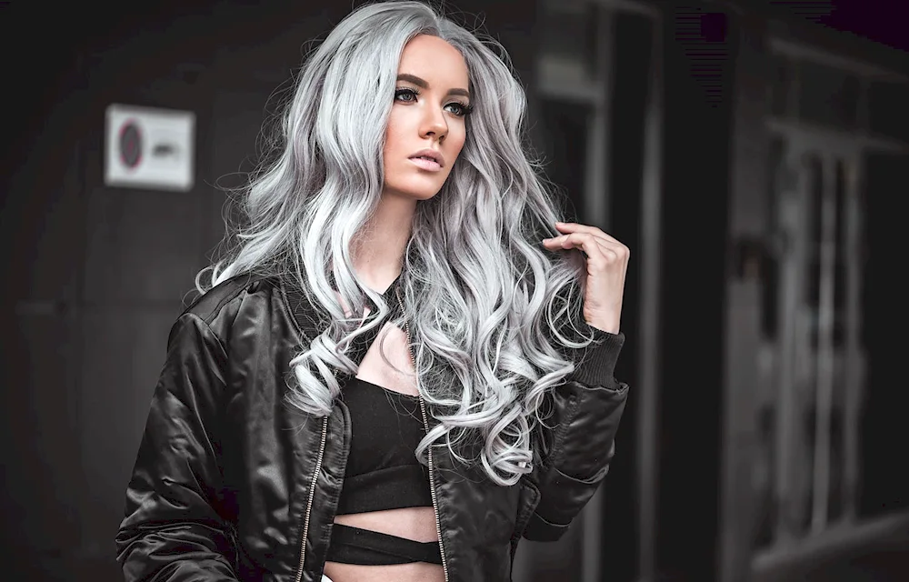 Silver millirivigne hair
