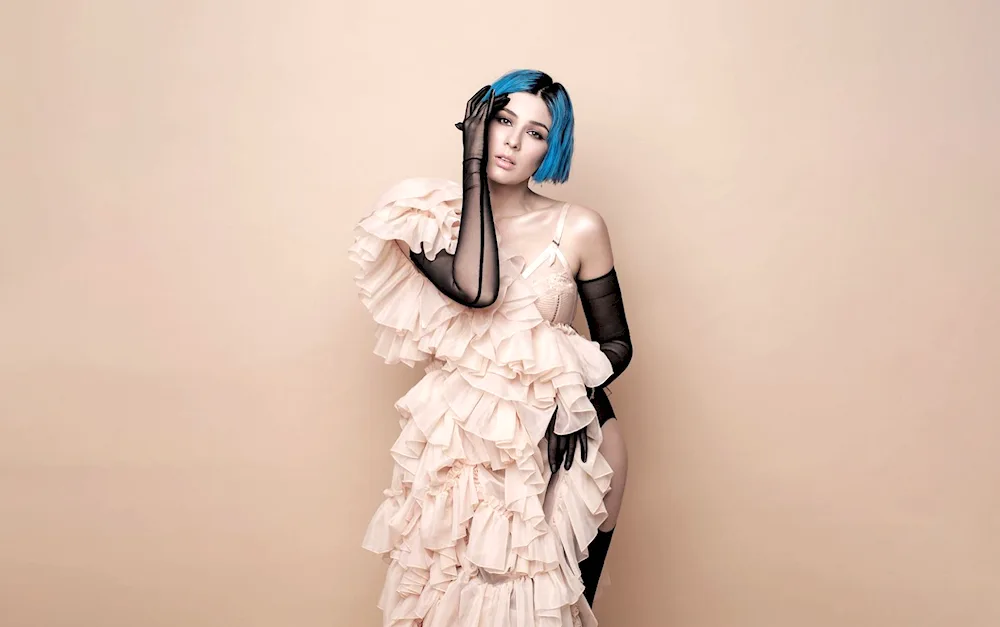 Singer Maruv