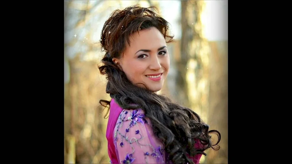 Tatar singer Takiyanuzova Aysylu