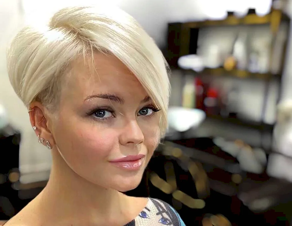 Pixie bob for round face