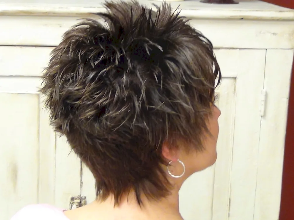 Bob Kare haircut colouring