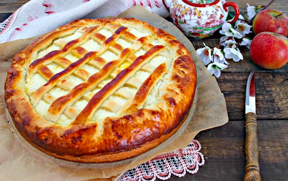 Pie with cottage cheese from yeast dough