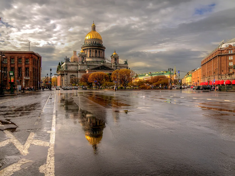 Petersburg St. Isaac's Cathedral overcast