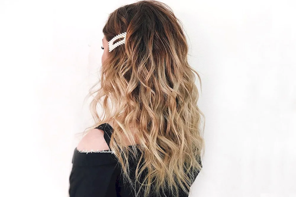 Sloppy curls for long hair