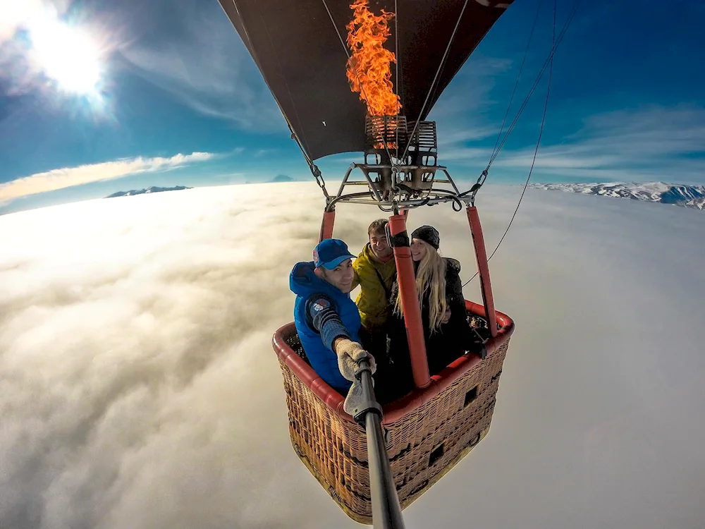 Dubai balloon flight over the desert in a balloon