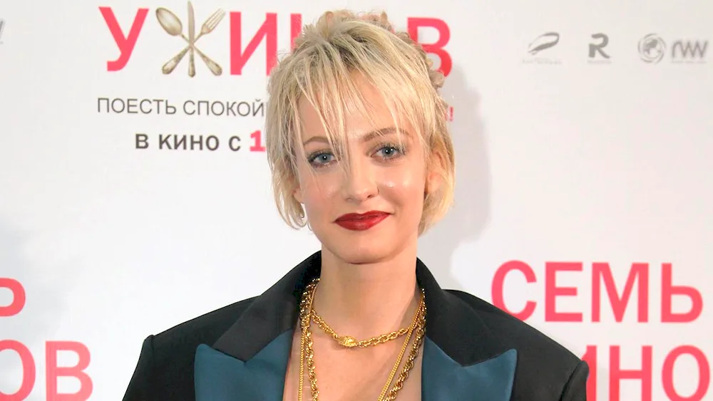 Polina Maksimova haircut