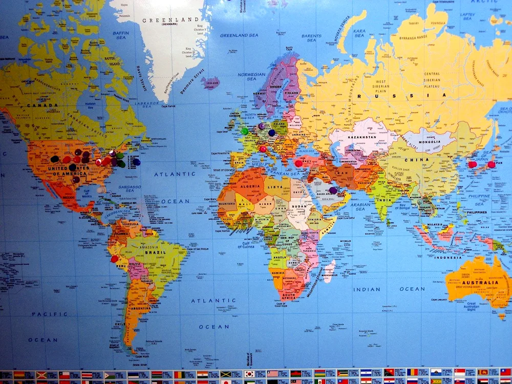Political map of the world with countries large in Russian with flags