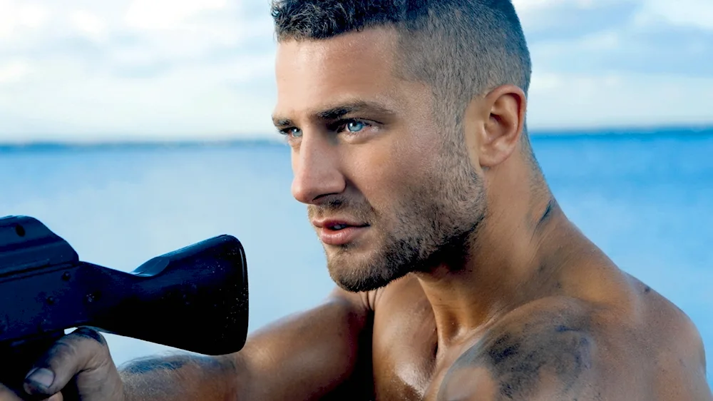Men's hairstyle. Box and half box