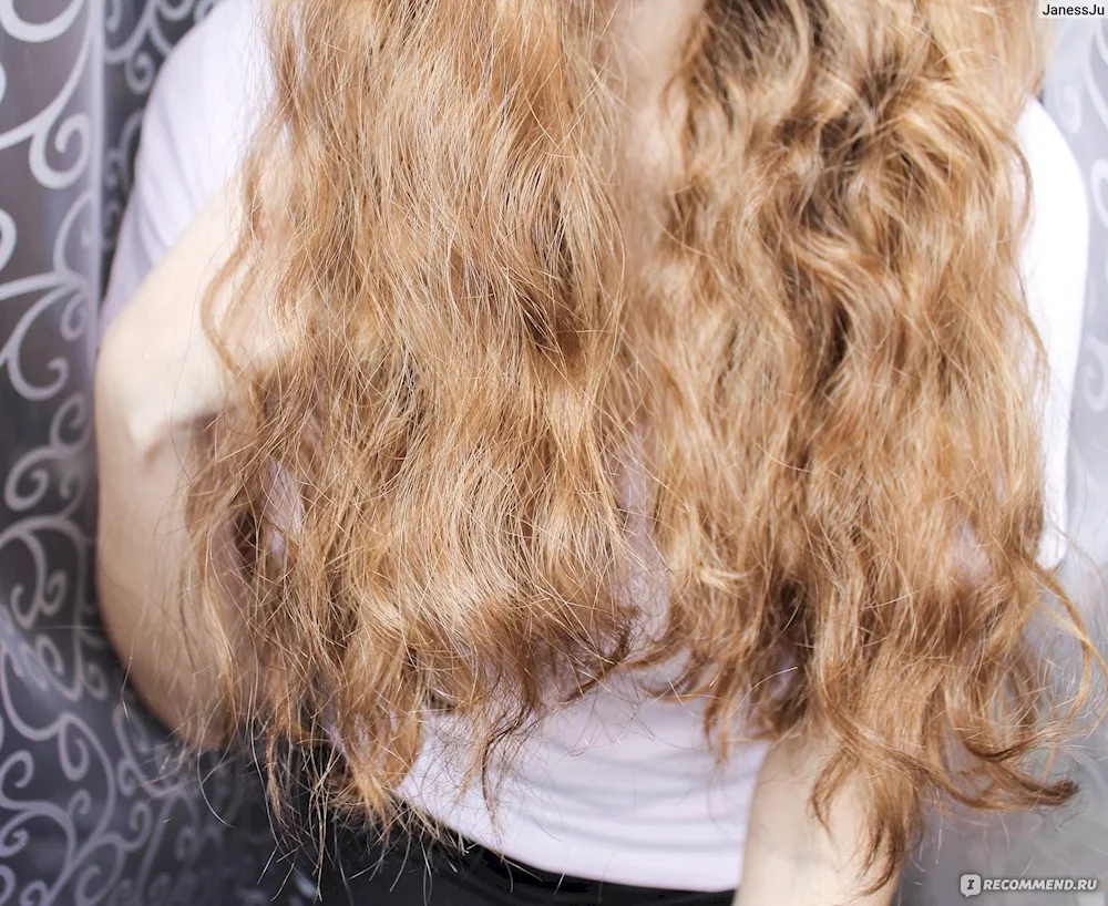 Porous curly hair