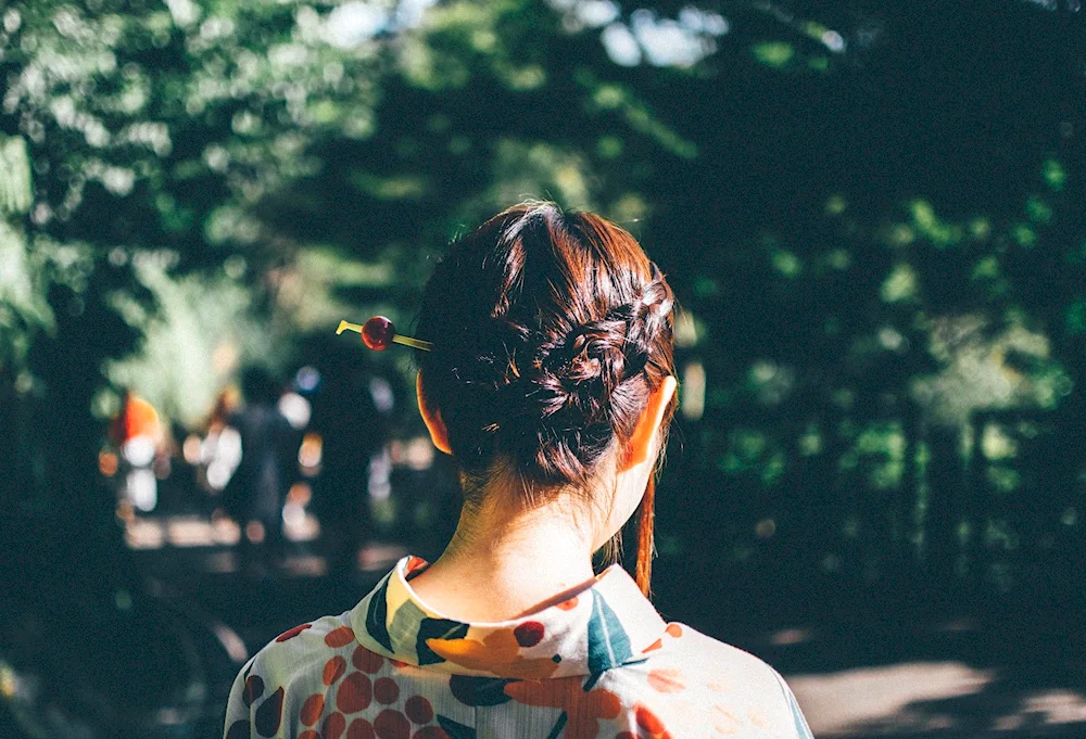 Redheaded girl from back