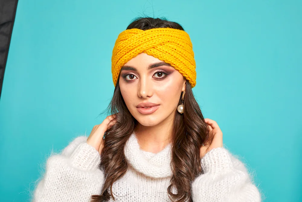 Headband knitted