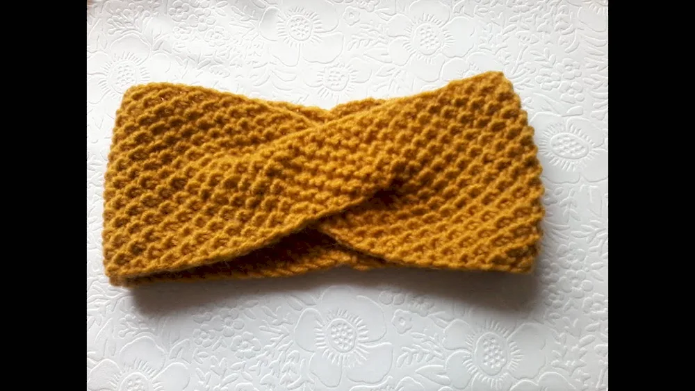 Headband knitted