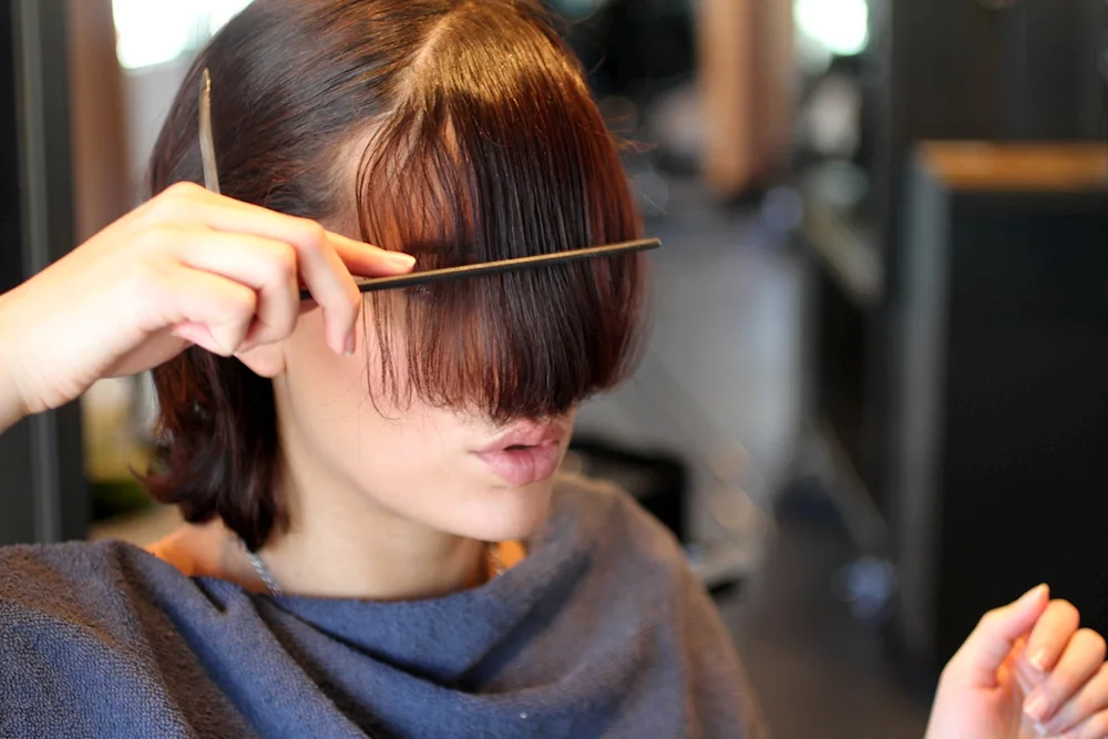 Correct fringes haircut