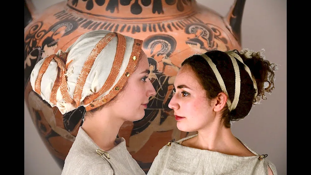 Hetera hairstyle ancient Greece