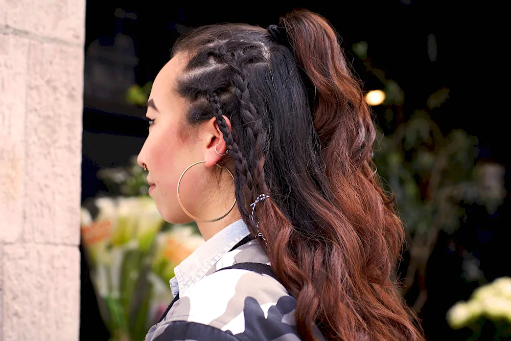 Malvinka hairstyle with a ponytail