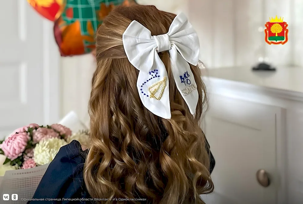 Hairdress with loose hair