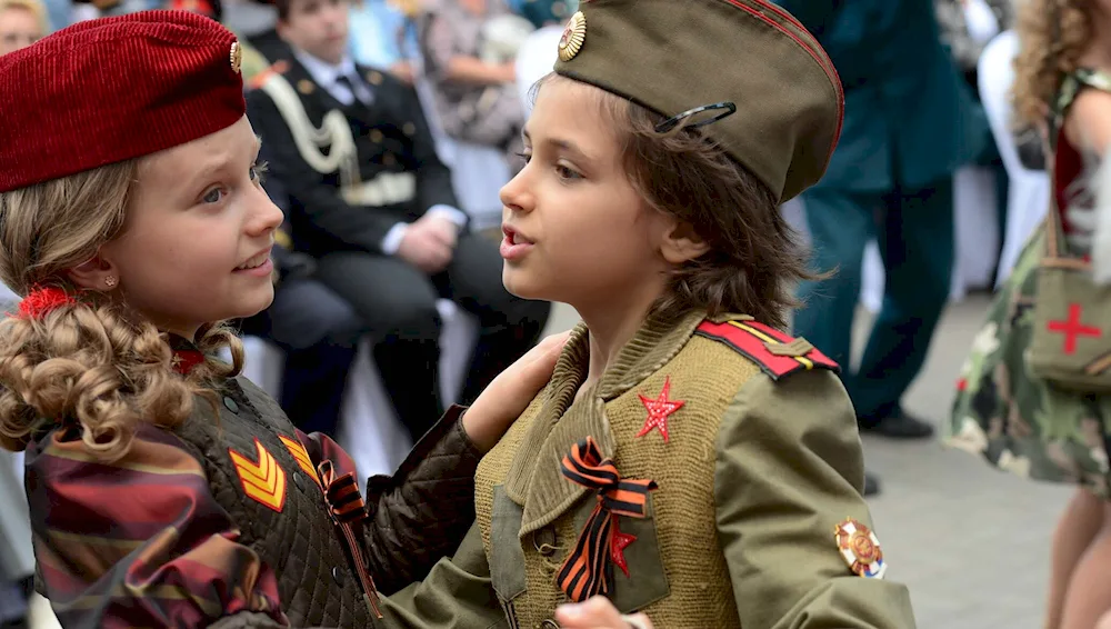 Women in Unarmy uniforms