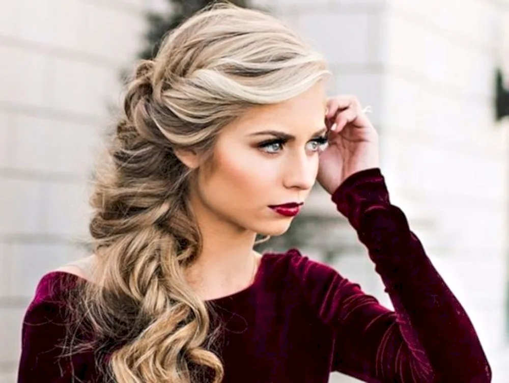 Julianne Hough 2023