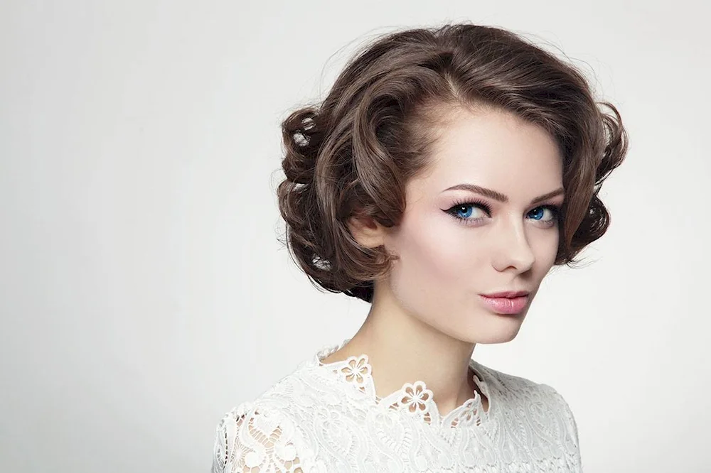 Scarlett Johansson curls