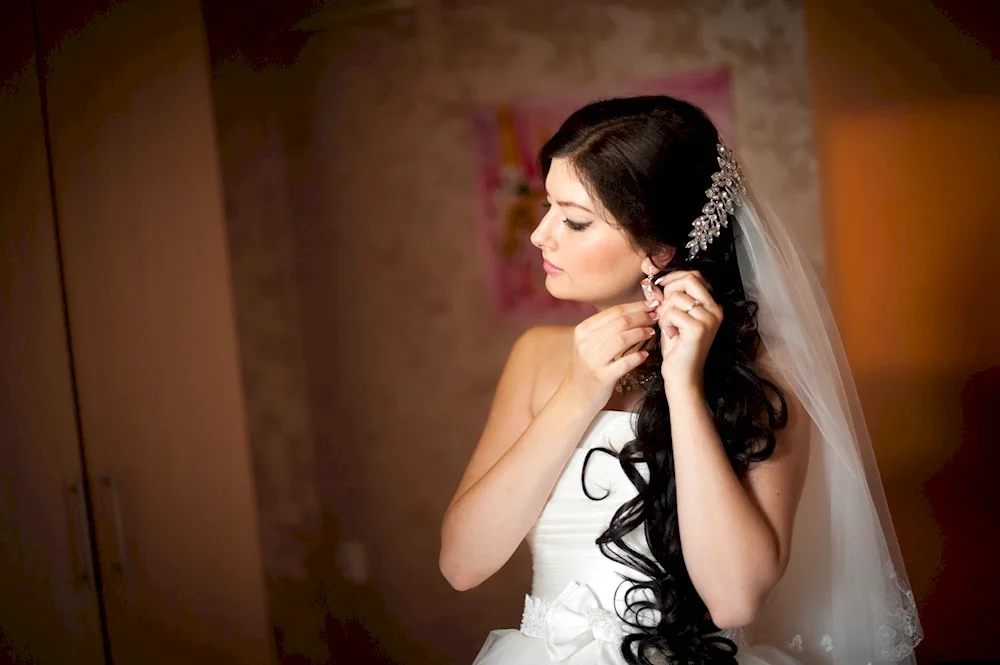 Bride's hairstyle with veil