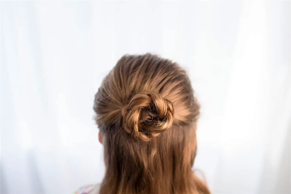 Bundle and loose hair hairstyle