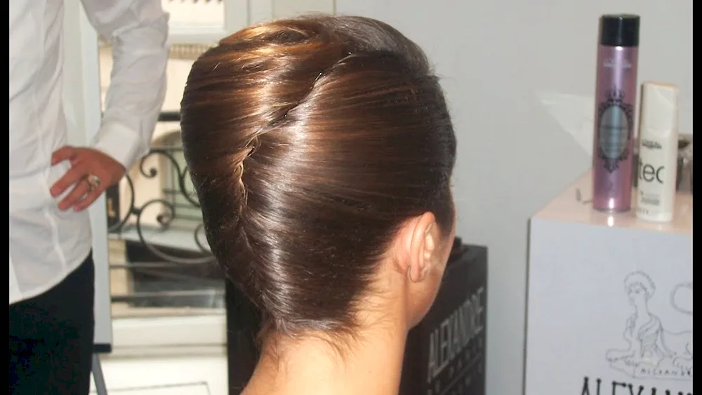 Shell hairstyle for medium hair