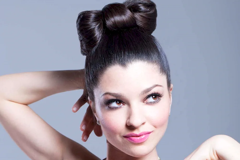 Girl hairstyle with loose and bow