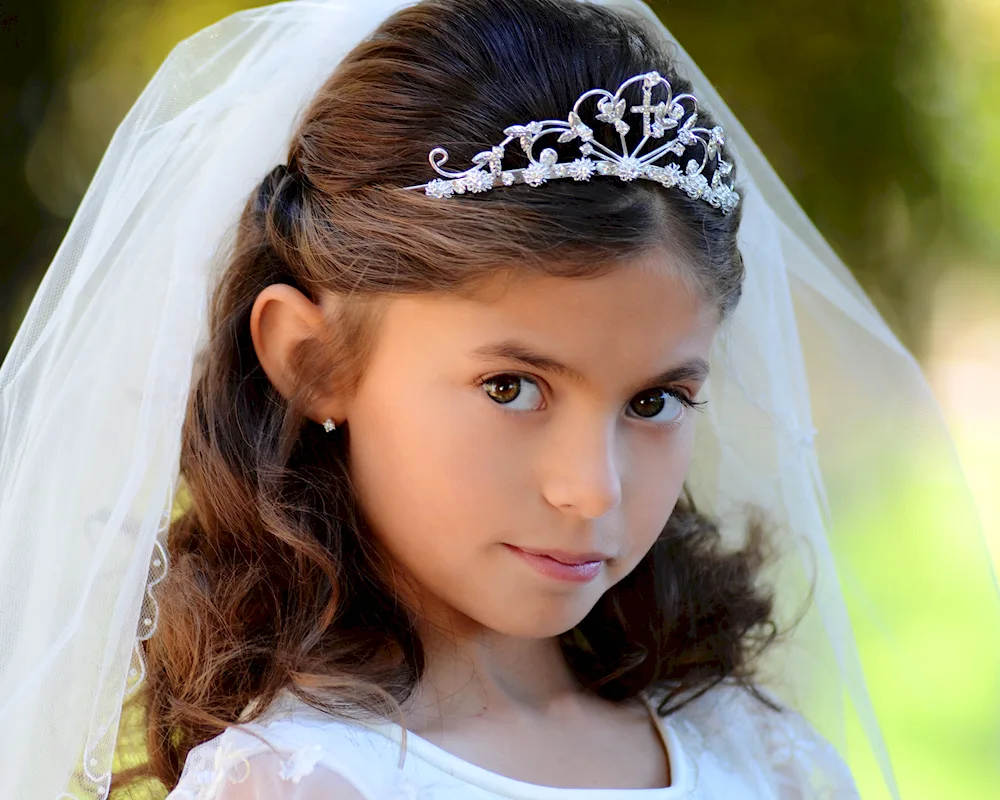 Girls hairstyle with tiara