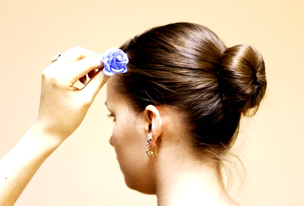 Hairdresses with crabicle for long hair