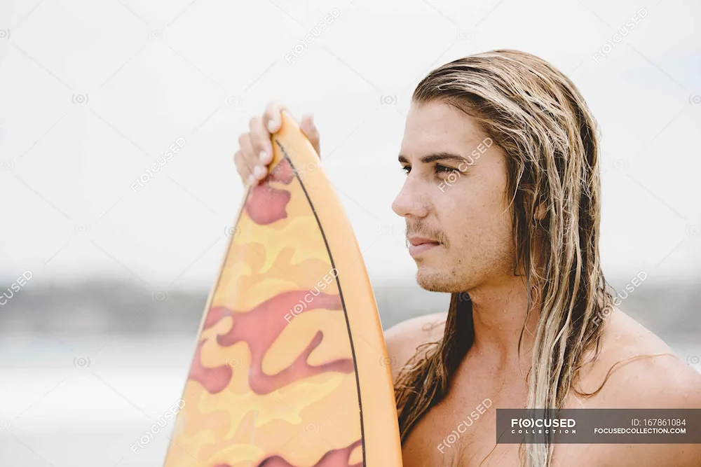 Surfer girlfriend medium hair style