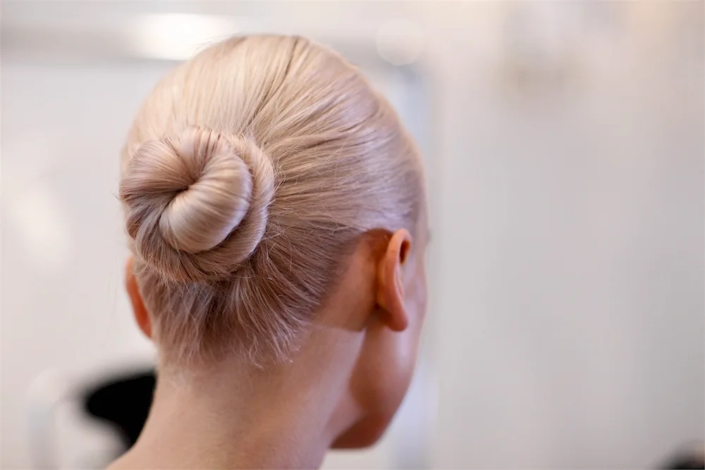 Bump hairstyle on the head