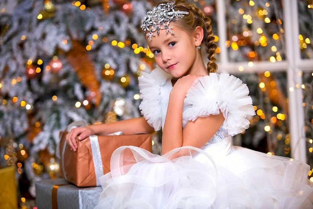 Snowflake hairstyle for girl for matinee