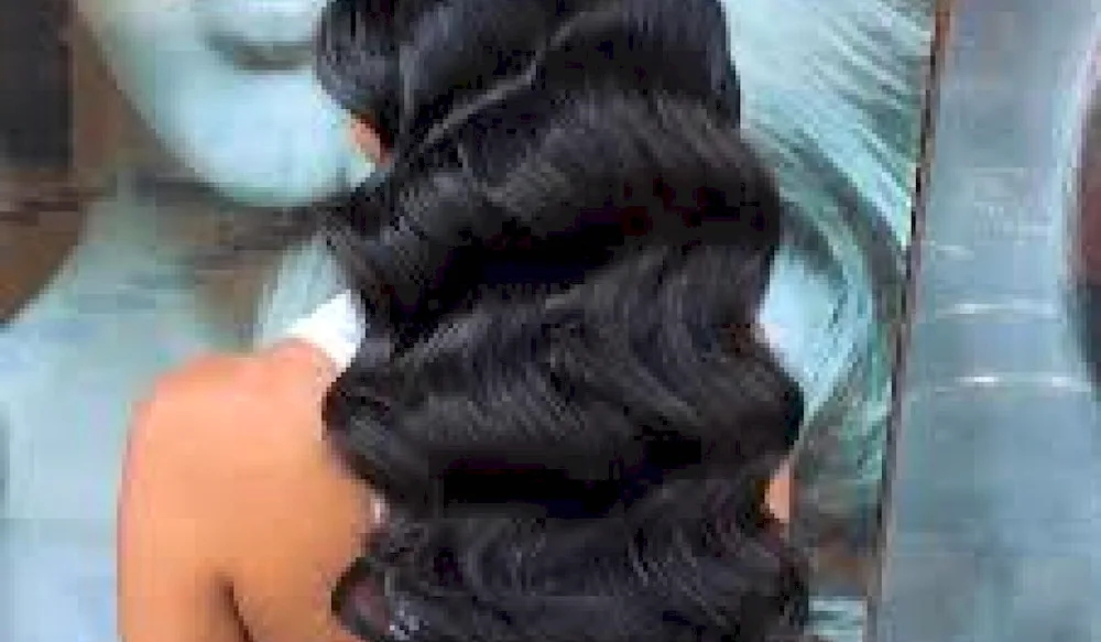 Waves hairstyle for long