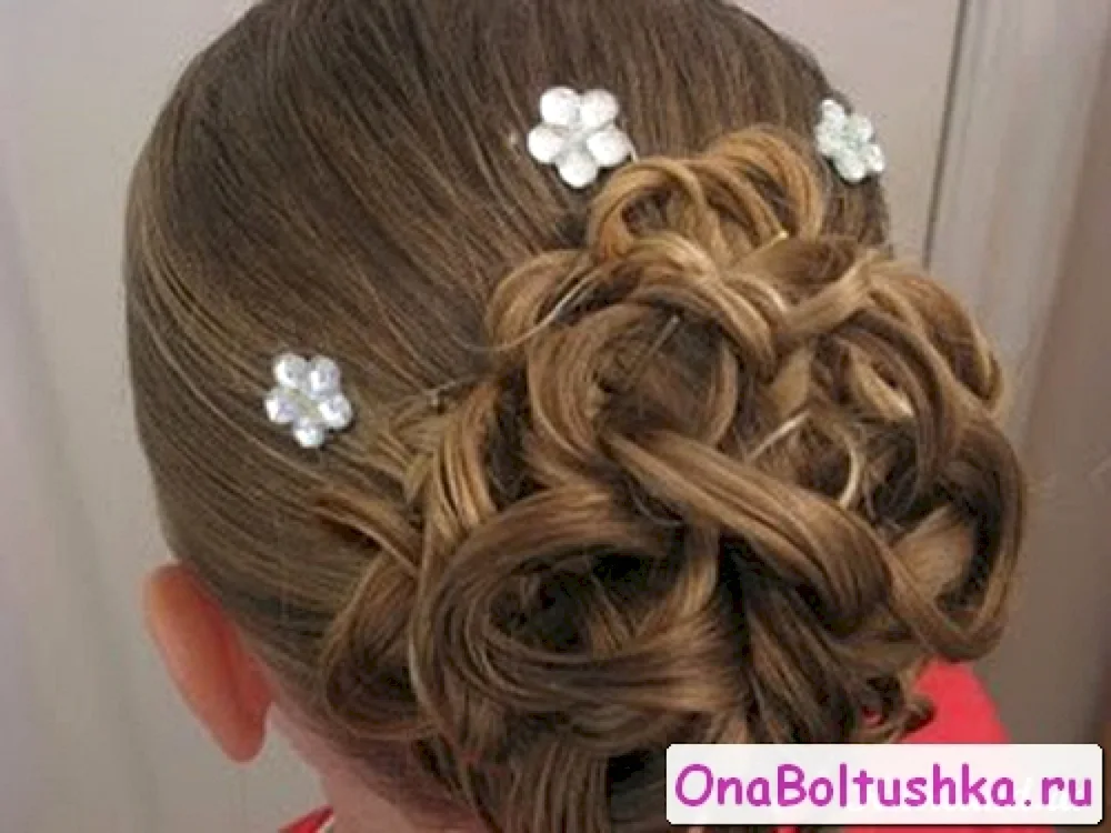 Girls’ hairstyles for prom in kindergarten