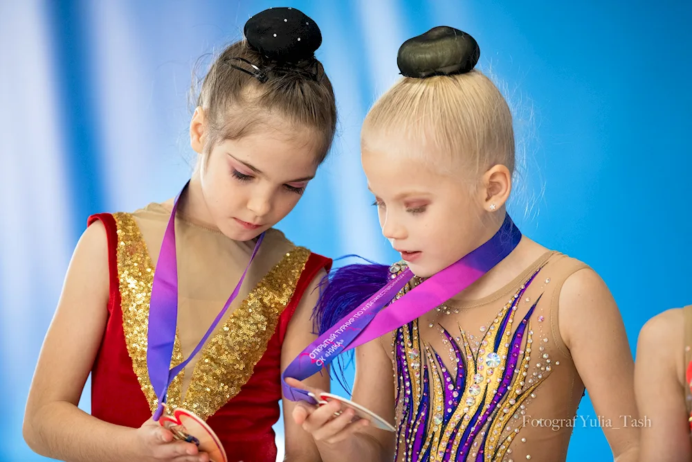 Hairstyles for gymnasts Android