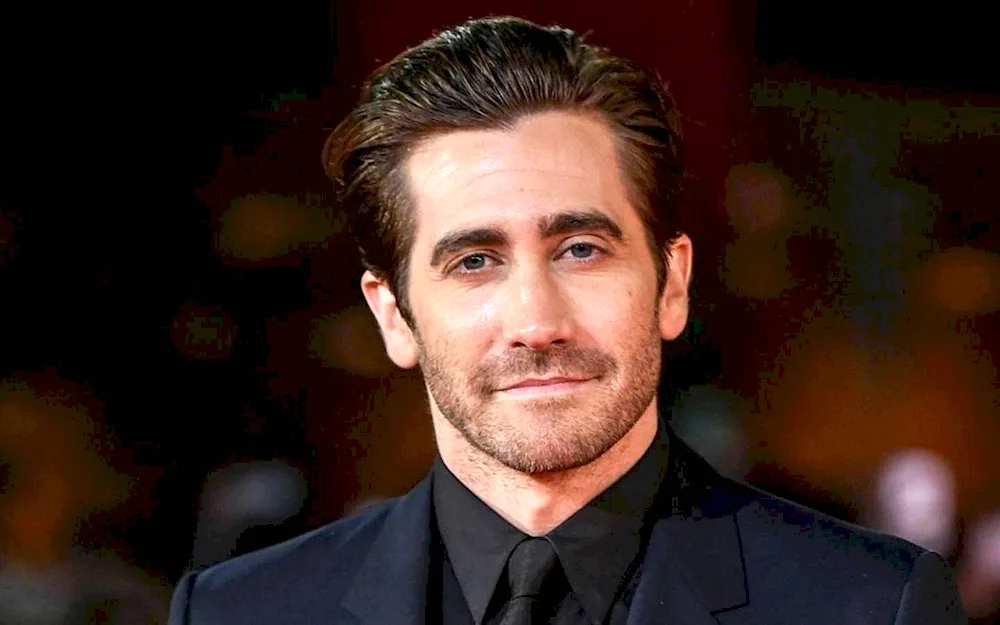 Jake Gyllenhaal Lefty
