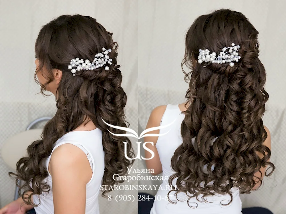 Hair curls with a comb