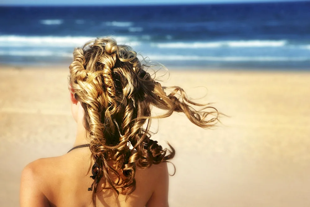 Beach hairstyles on the sea