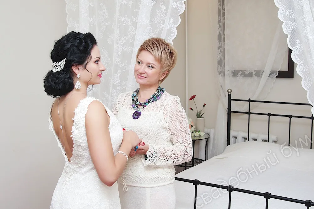 Wedding hairstyles for mother of the bride. hairstyle for medium fine hair