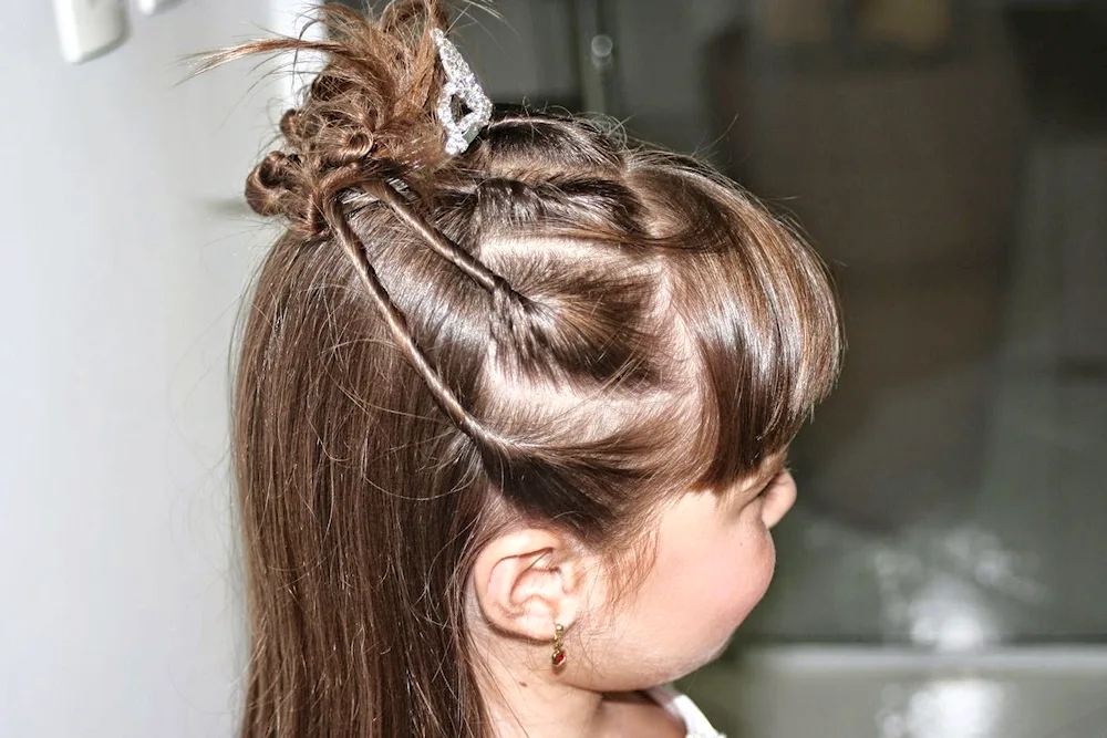 Girls matinee hairstyle for kindergarten