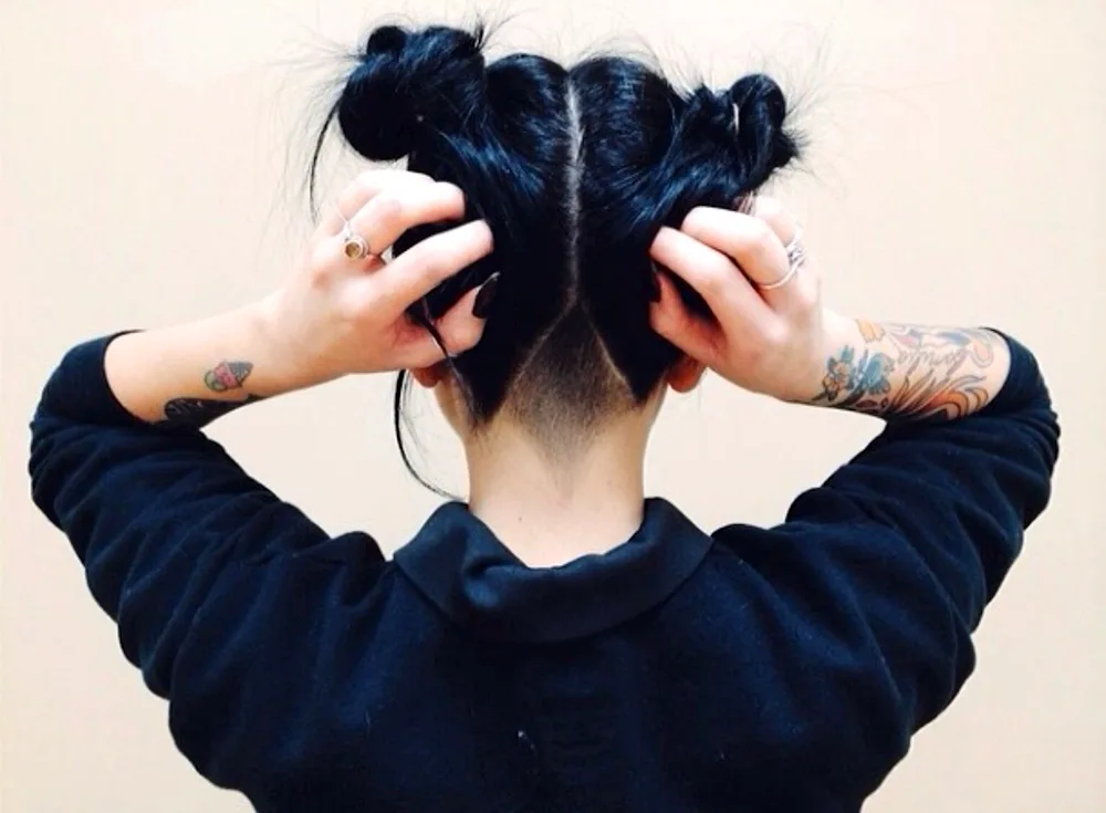 Haircuts on the back of the head on girls with a machine
