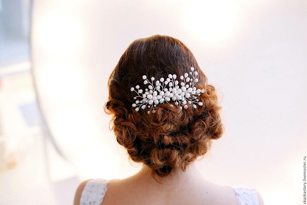 Wedding hairstyles with a comb