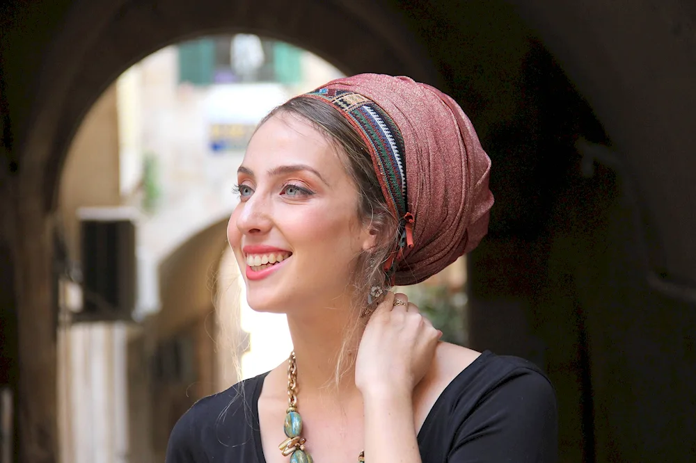 Bandana hairstyles for medium hair