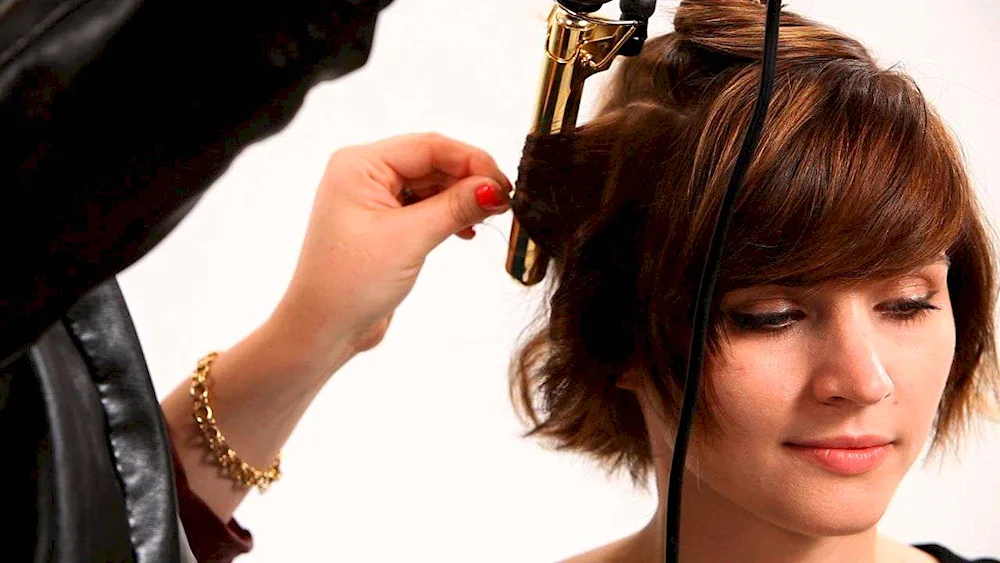 Hairs with curling iron on short hair