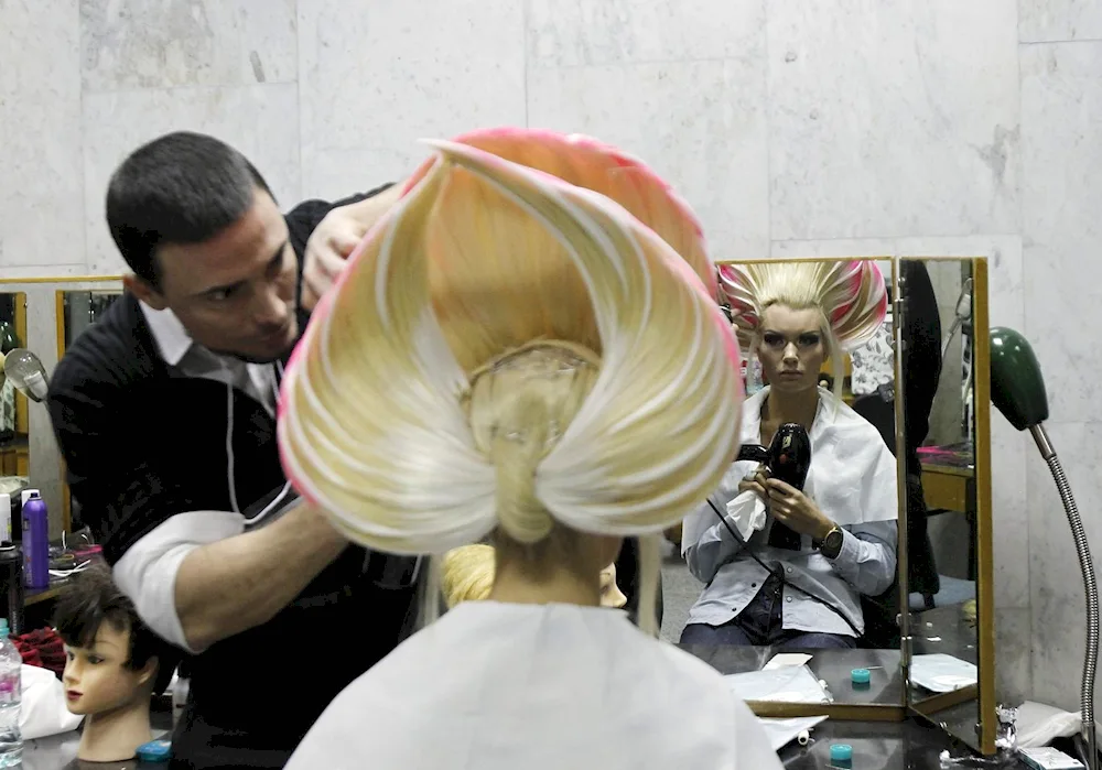 Hairs with Hairstyles with post-jewellery